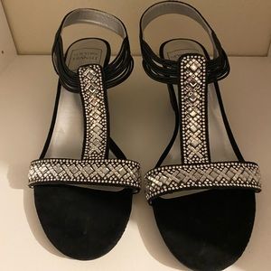Short wedge shoes